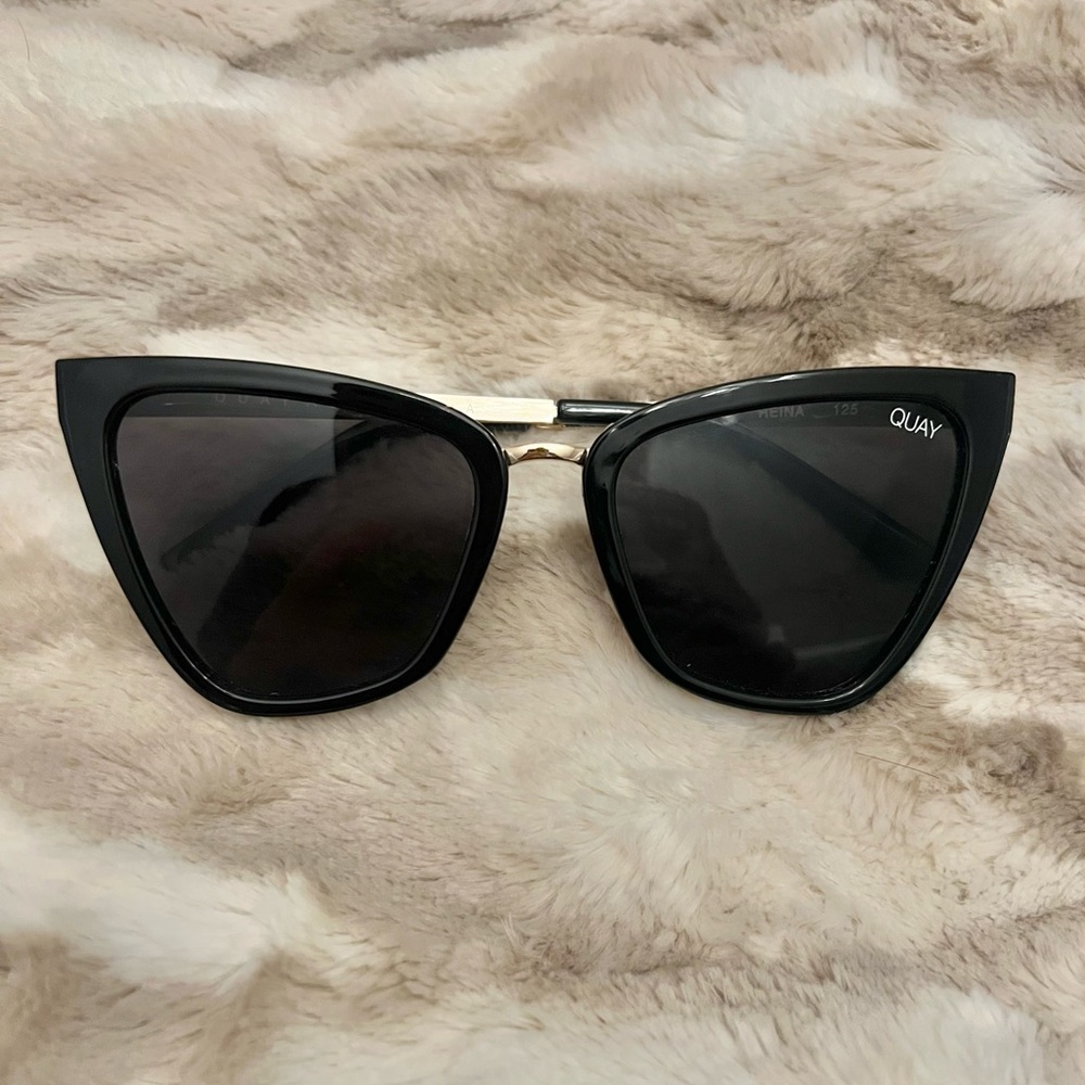 QUAY Reina Sunglasses Black